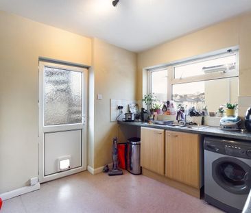 2 bedroom ground floor flat to rent - Photo 4