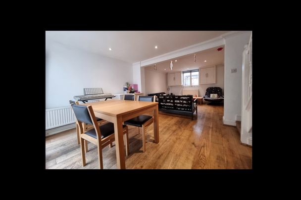 4 Bed Terraced House, Queens Gardens, BN1 - Photo 1