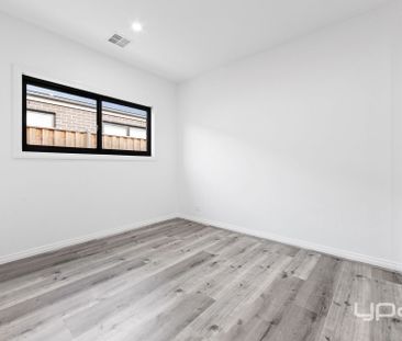 5 BEDROOM FAMILY HOME - Photo 4