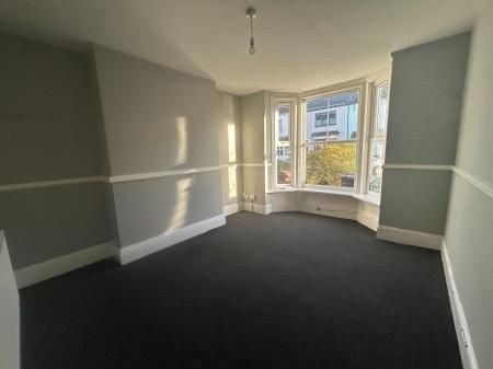 3 bedroom Terraced House To Let - Photo 2