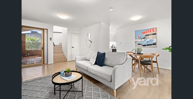 Stylish Townhouse! - Photo 1