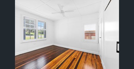 Beautifully Renovated Country Cottage - Photo 2