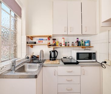 Studio Apartment - Offered Unfurnished - Photo 1