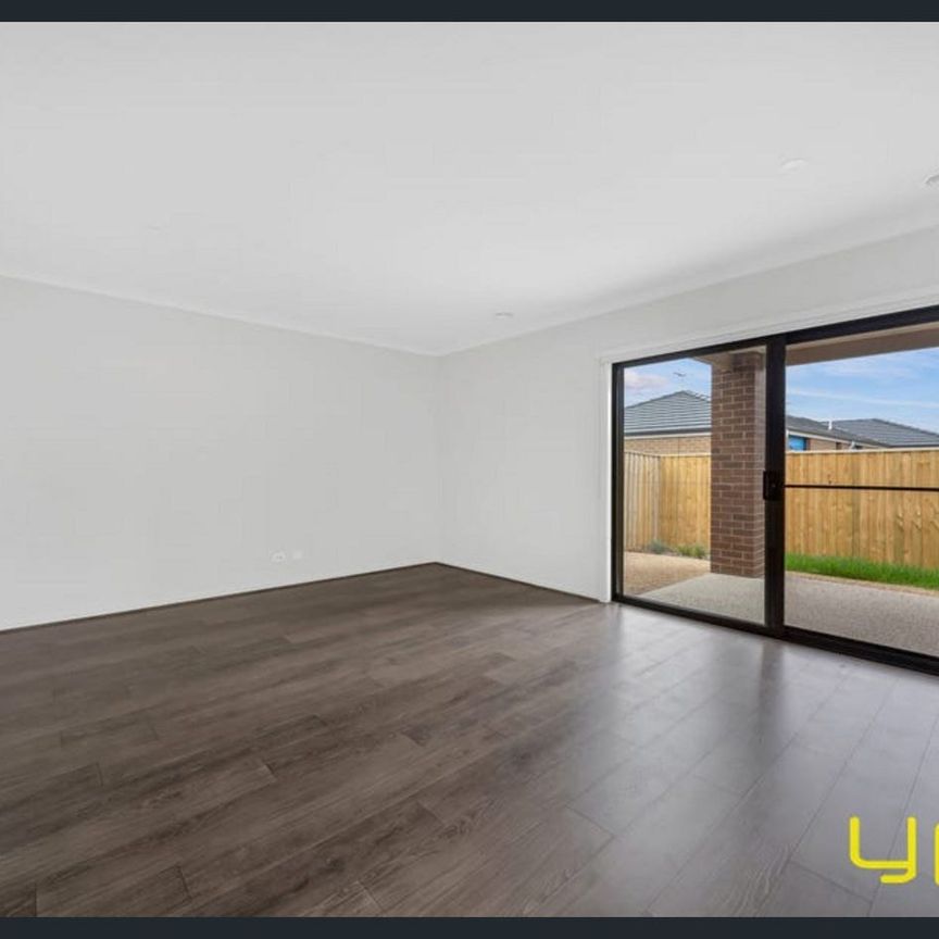 Modern 3-Bedroom Family Home in a Quiet Clyde Location - Photo 1