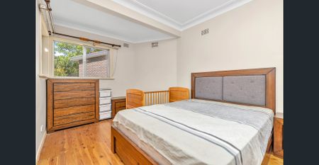 Self contained in-law or guest accommodation, great location! - Photo 4