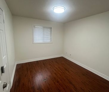 For Lease - 327 Evergreen Crescent Unit# Main, Oakville, Ontario - Photo 6