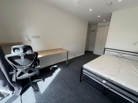 1 bedroom in a house share to rent - Photo 1