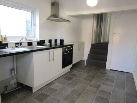 2 bedroom flat to rent - Photo 4