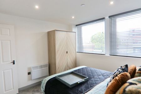 NEWLY REFURBISHED 1 BED APARTMENT - LEEDS - Photo 5