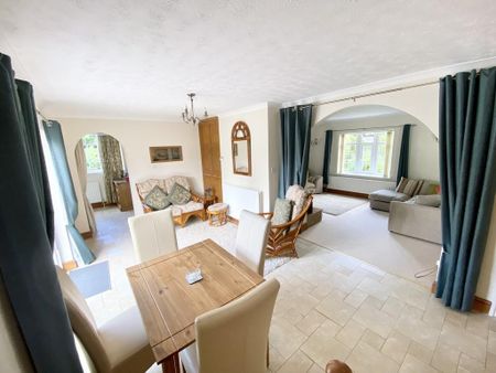3 bedroom detached bungalow to rent - Photo 2