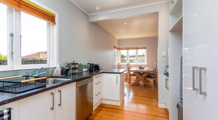 Low maintenance 3 bedroom home - Photo 3