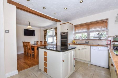 4 bedroom detached house to rent - Photo 5