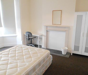 5 bedroom terraced house to rent - Photo 4