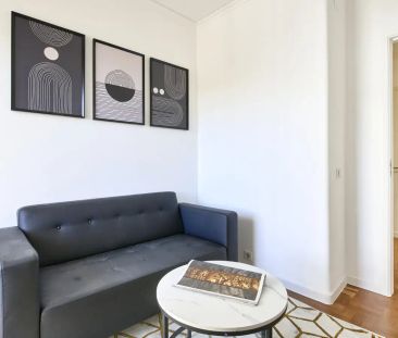 Room in a shared 7-bedroom apartment for rent in Lisbon. - Photo 5