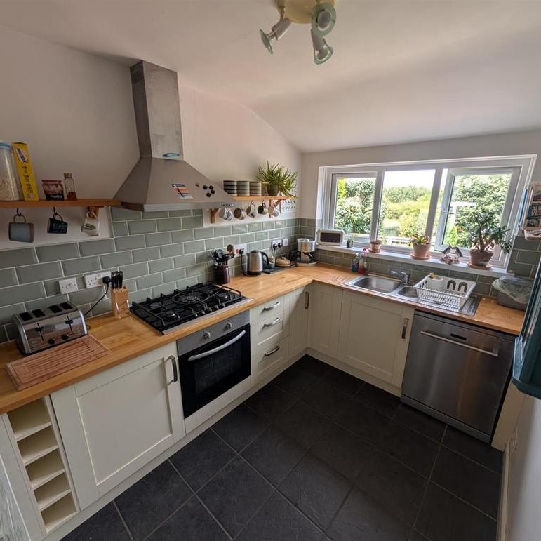 3 bedroom semi-detached house to rent - Photo 1