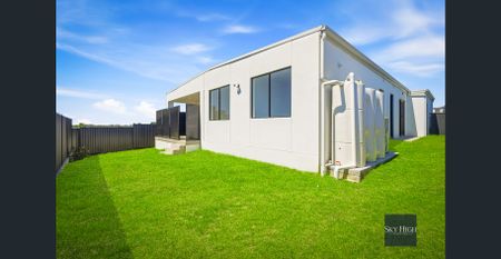 🏡 Stylish Brand-New Family Home for Lease in Claremont Meadows - Photo 5