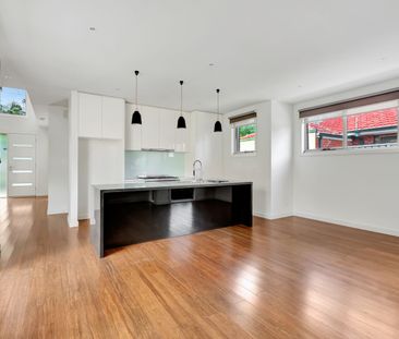 1/3 Prince Street, Essendon North VIC 3041 - Townhouse For Rent | D... - Photo 2