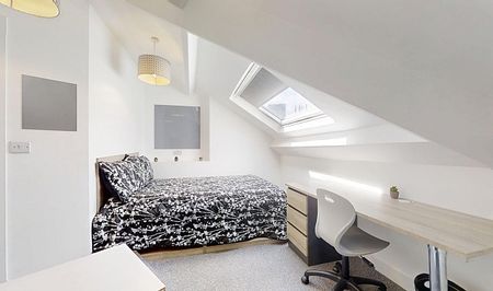 Newly Renovated 5-Bedroom, 5-Bathroom Property Near Hallam University â€“ Freshly Decorated for New Tenancy - Photo 2