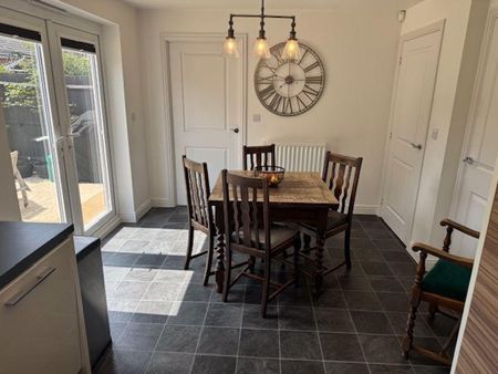 4 bedroom detached house to rent - Photo 3