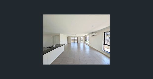 Low maintenance family home with covered outdoor entertaining | Located in prime location - Photo 1