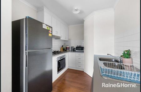 Ideal 2 Bedroom Townhouse - Photo 2