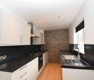 2 bedroom end of terrace house to rent - Photo 5