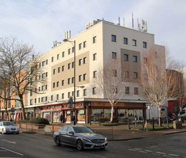 1 bedroom in a flat share to rent - Photo 3