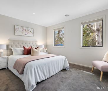 Stylish Family Living with Space and Comfort - Photo 1