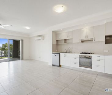 Modern unit - close to everything! - Photo 2