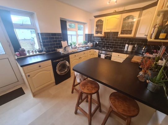 2 Bed - 43 Argie Avenue, Burley, Leeds - LS4 2QN - Student - Photo 1