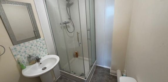 Sackville Street - Photo 2