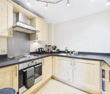 2 bedroom apartment to rent - Photo 3