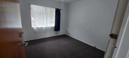 Spacious 2 Bedroom, 1 Bathroom unit - Photo 4