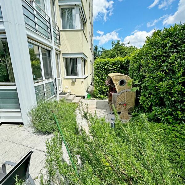 Moderne und möblierte 3,5-Zimmerwohnung mit idyllischem, sonnigen Gartensitzplatz - Foto 1