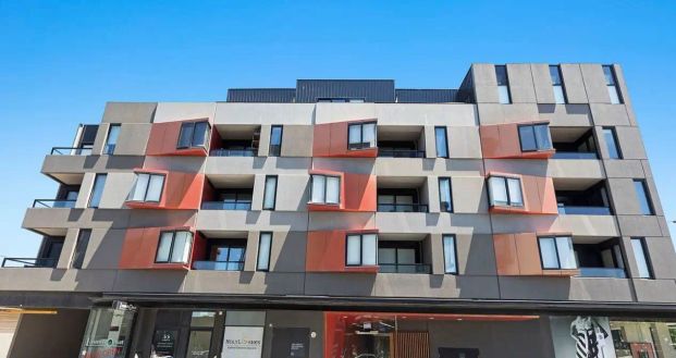 “2 Bedroom apartment in the heart of Essendon!” - Photo 1