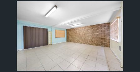 Prime Location - Photo 3