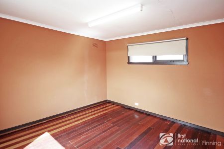 CENTRALLY LOCATED FAMILY HOME WITH BUNGALOW - Photo 5