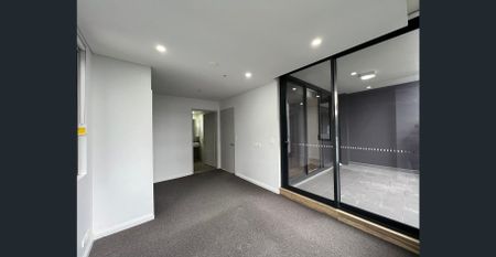 2 bedroom with gym and pool - Photo 2