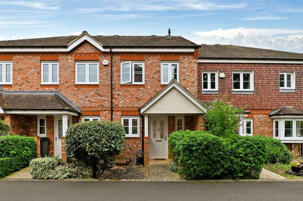 A beautifully presented home in immaculate condition in a small gated development in Windsor. - Photo 1