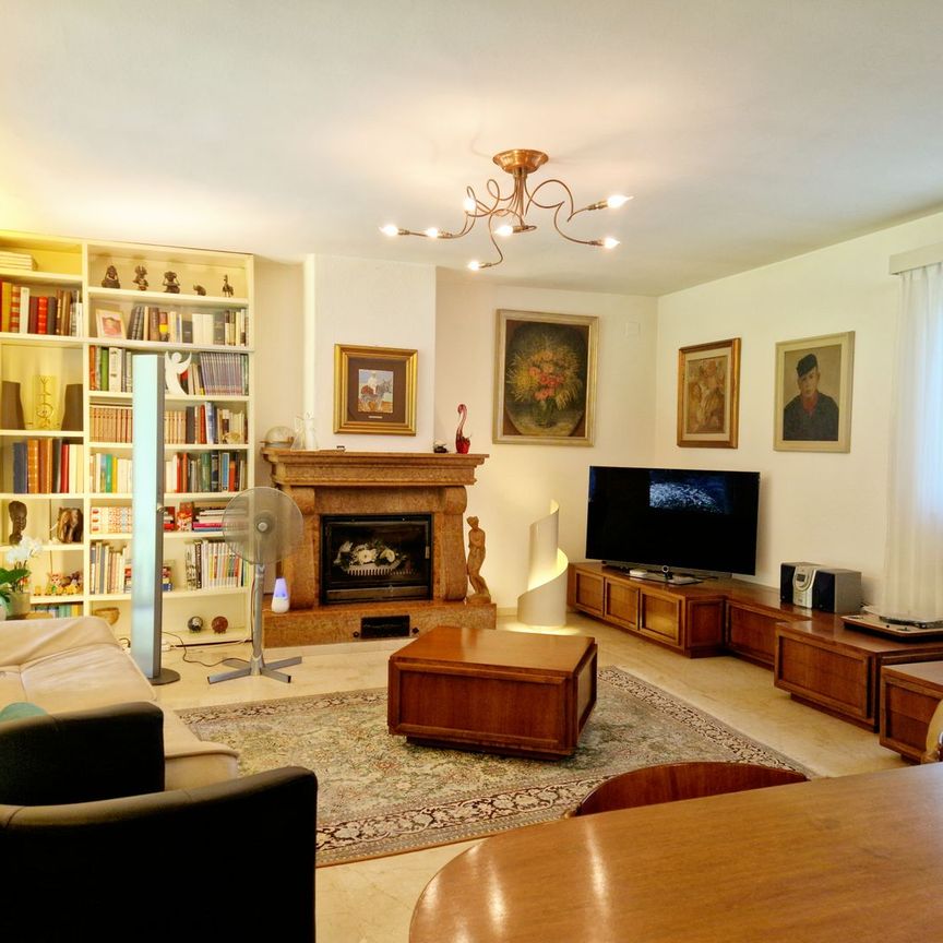 4 ½-Zimmer-Einfamilienhaus mit schönem romantischen und großem Garten - Foto 1