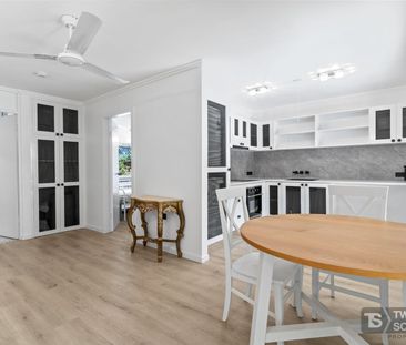 Renovated ground floor poolside unit in the hub of Edge Hill - Photo 2