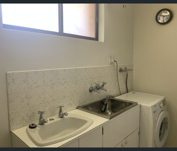 Cosy 1 bedroom Apartment with OSP - Photo 3