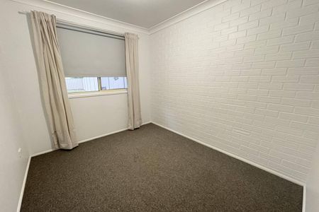 WELL PRESENTED NEAT & TIDY 2 BEDROOM UNIT!!! - Photo 3