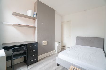 2 Bed Terraced House, Tudor Road, LE3 - Photo 3