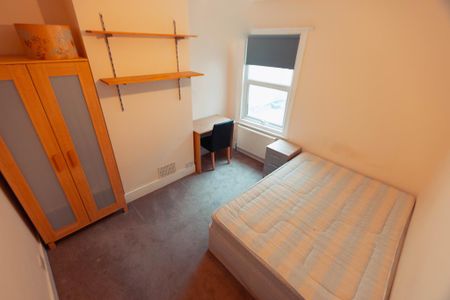 5 bedroom terraced house to rent - Photo 2