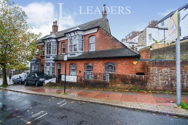 5 bedroom flat to rent - Photo 1