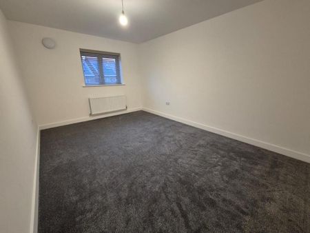 4 bedroom semi-detached house to rent - Photo 5