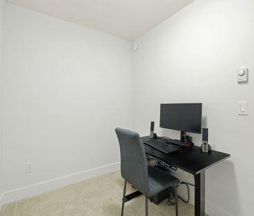 Beautiful 3 Bed and Den Corner Unit Townhouse in South Surrey - Photo 2