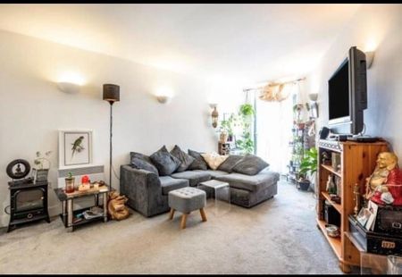 1 Bed Flat, The Odeon, IG11 - Photo 3