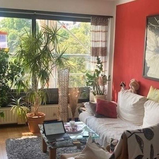 Appartement te huur in Brussel voor € 900 met 1 slaapkamer - Foto 1